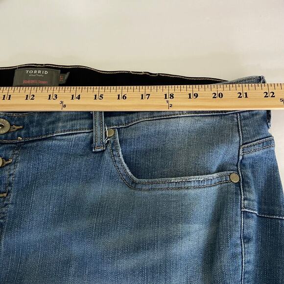 Torrid Bombshell Skinny Ankle Jeans Size 24 Button Fly Frayed Hem Stretch - Picture 8 of 11